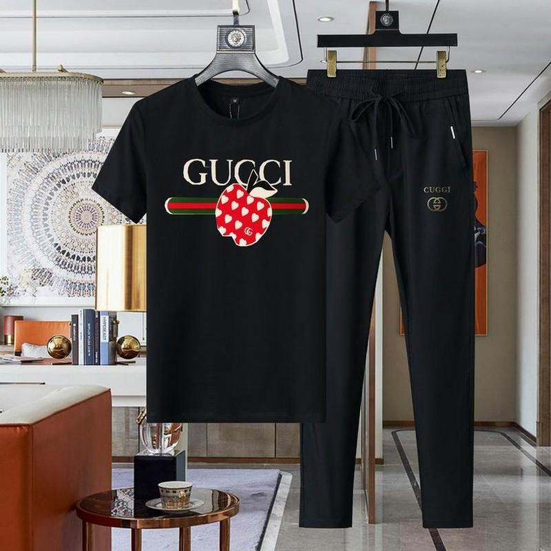 Gucci Men's Suits 586